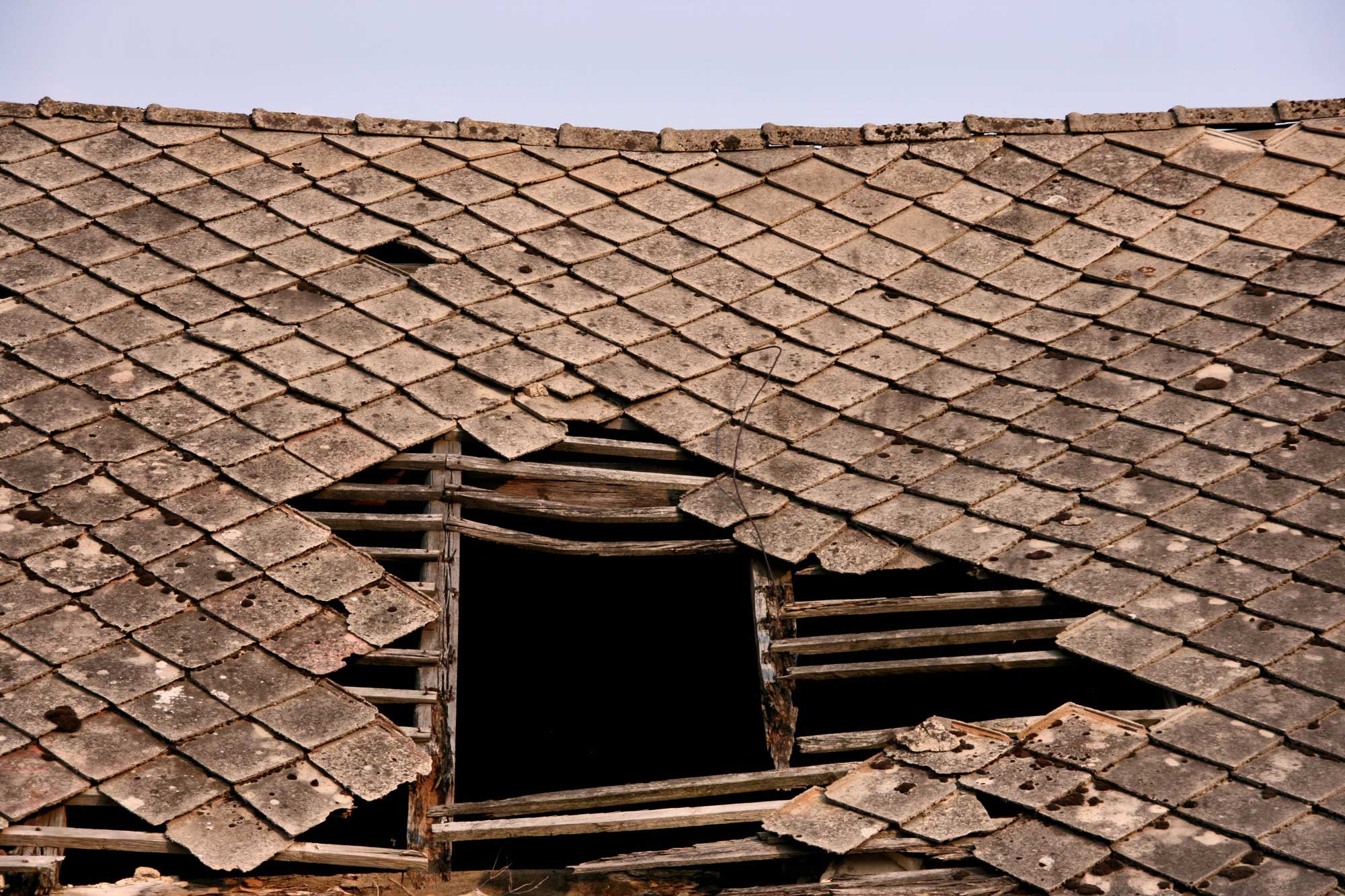 when to replace a roof, roof replacement reasons